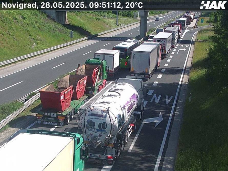 VIDEO Buktinja na autocesti A1: Gori prikolica šlepera, prekinut promet, ogromna je kolona
