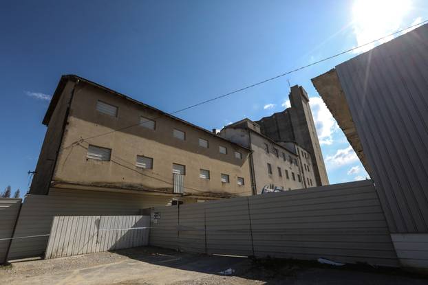 Gospi:&cacute; Lokacija biv&scaron;eg industrijskog kompleksa PPK Velebit gdje se nalaze velike koli&ccaron;ine opasnog otpada