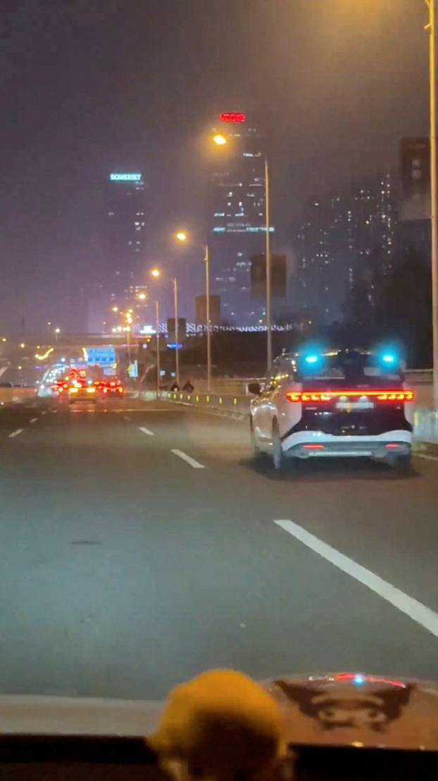 Apollo Go robotaxis stop in the middle of traffic due to a system failure