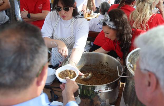 Kaštela: Najveća do sada “Fešta o boba”.