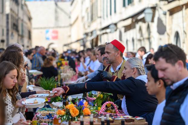 Dubrovnik: Tradicionalna Dubrovačka trpeza na Stradunu