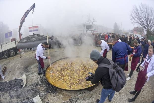 U Oroslavju pripremljena najveća peka na svijetu