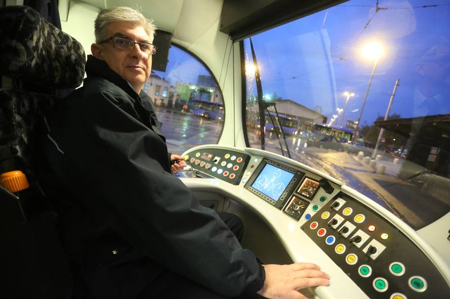 Nije se bojao: Kolegu i putnike spasio od nasilnika u tramvaju