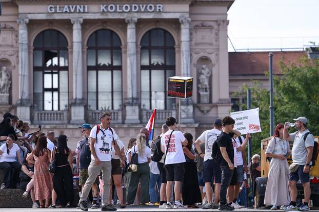 Zagreb: Okupljanje prosvjednika Hodaj za Liku, hodaj za Hrvatsku