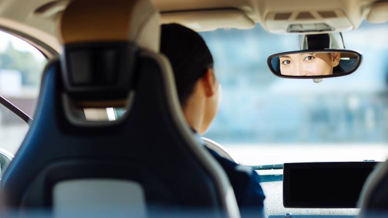 Pritiskom na 'tajnu' polugicu na retrovizoru svog automobila u trenu ćete bolje vidjeti noću 21 105934619 l normal none