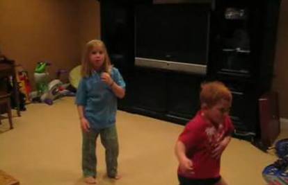 Brat i sestra naučili plesati kao pravi profesionalni par