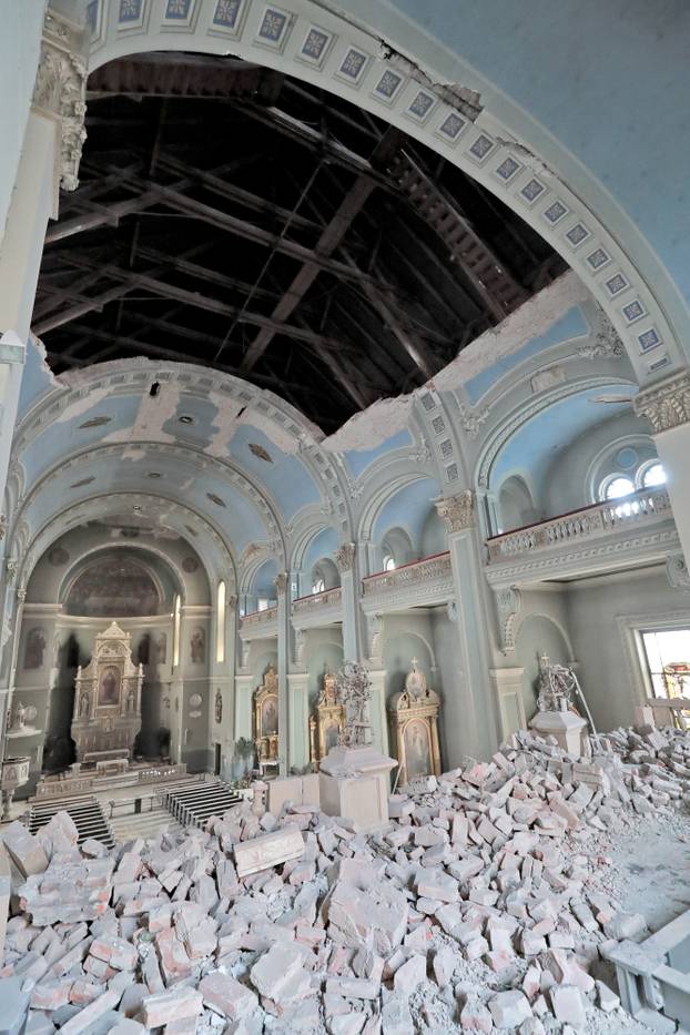 Zagreb: Bazilika Presvetog Srca Isusovog u Palmotićevoj ulici koja je uništena u potresu