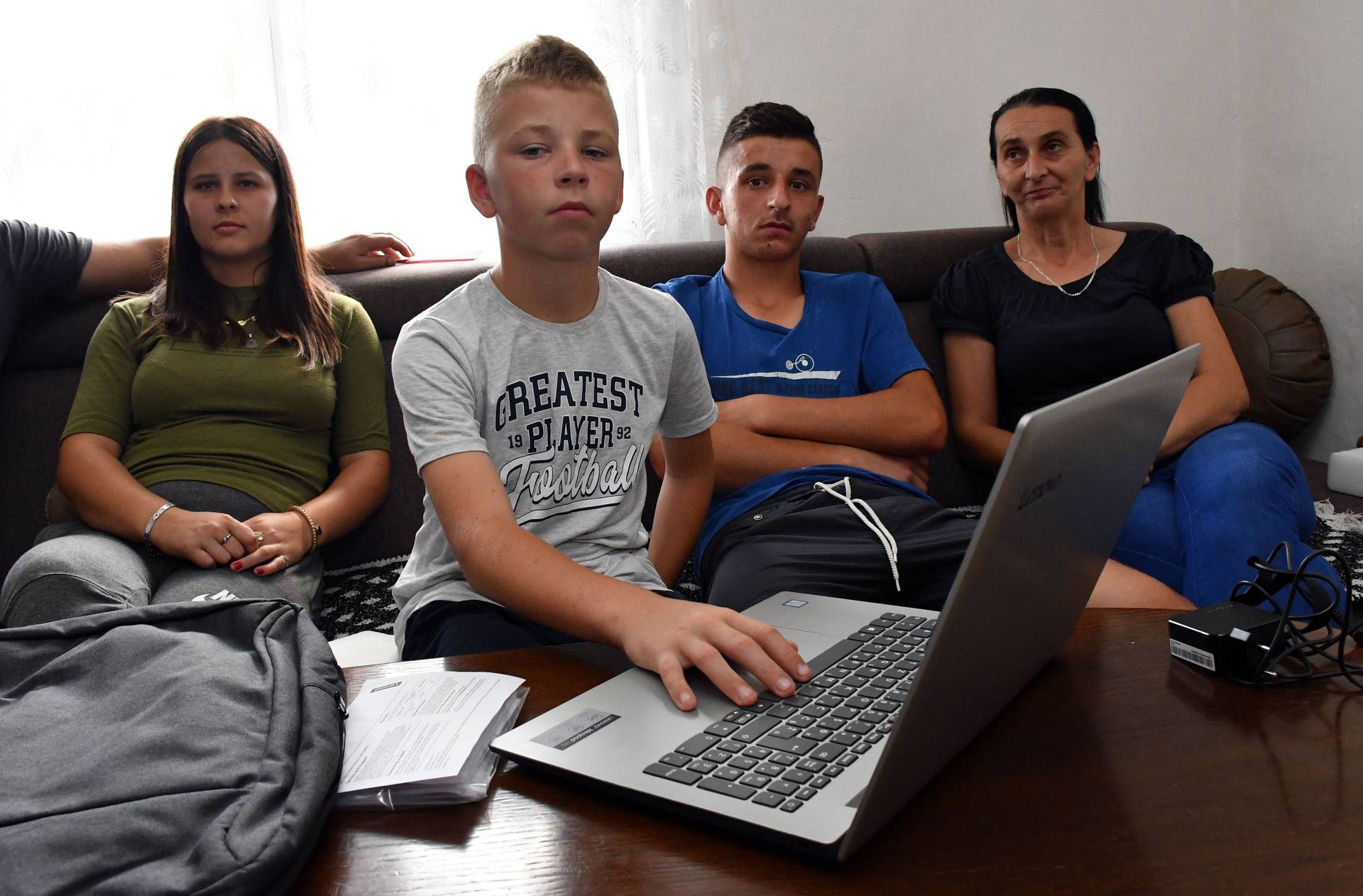 Tuzla/ Selo Brlosci - Redakcija 24sata poklonila je laptop dječaku Zuhdiji Aliću.