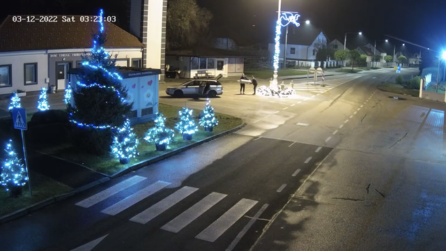 Snimila ih kamera: Došli autom i ukrali adventsku svijeću kod Varaždina. Općina traži pomoć