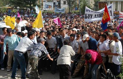 Mongolija: I dalje kritično nakon žestokih prosvjeda