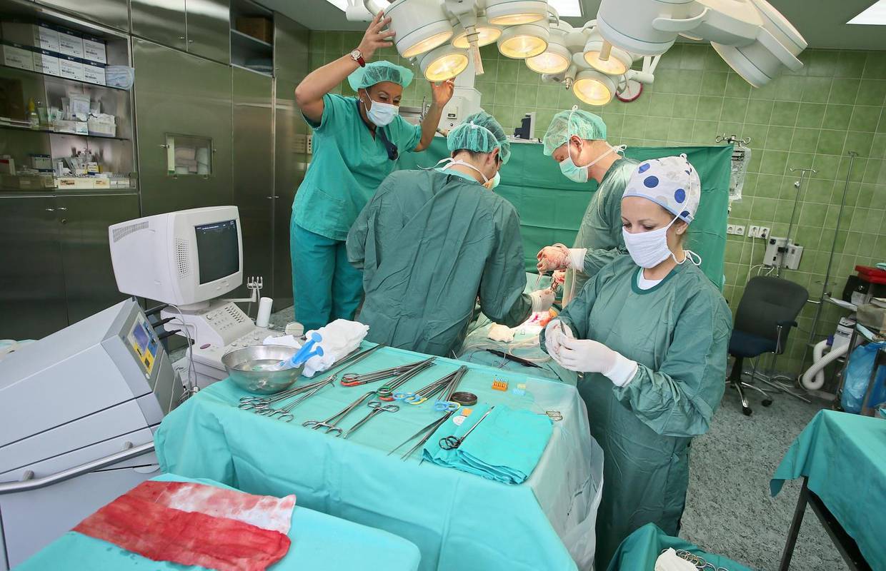 Transplantacijski timovi,  ljudi koji žive da bi spašavali živote, su istinski velikani društva