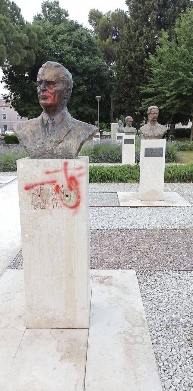 U Puli crtali ustaške simbole po Titovu spomeniku: 'Sramota! Mi se ovdje dičimo antifašizmom'