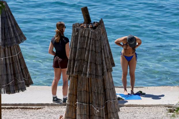 Zadar: Sve je više kupača na zadarskim plažama