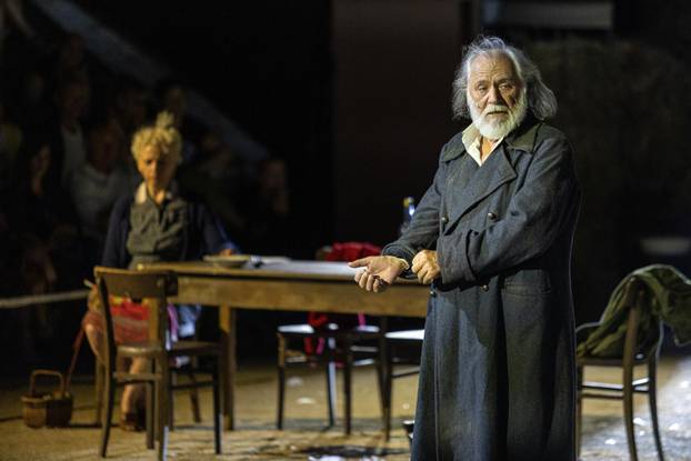 Pula: U Malom rimskom kazalištu odigrana je predstava "Antigona - 2000 godina kasnije"