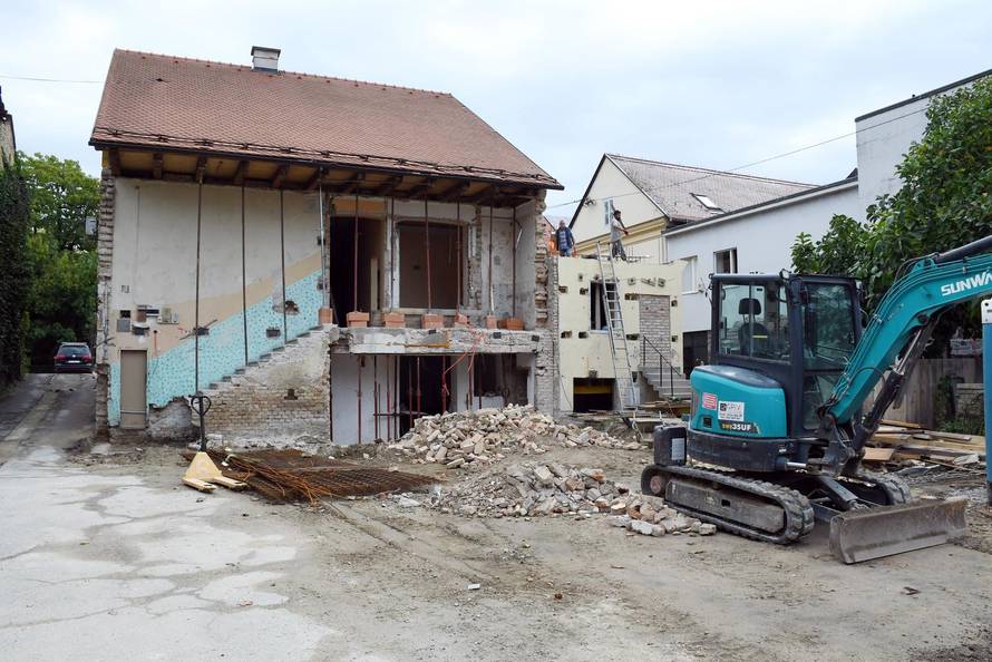 Sisak: Obilazak radova obnove Gradskog muzeja i dvorišnog prostora