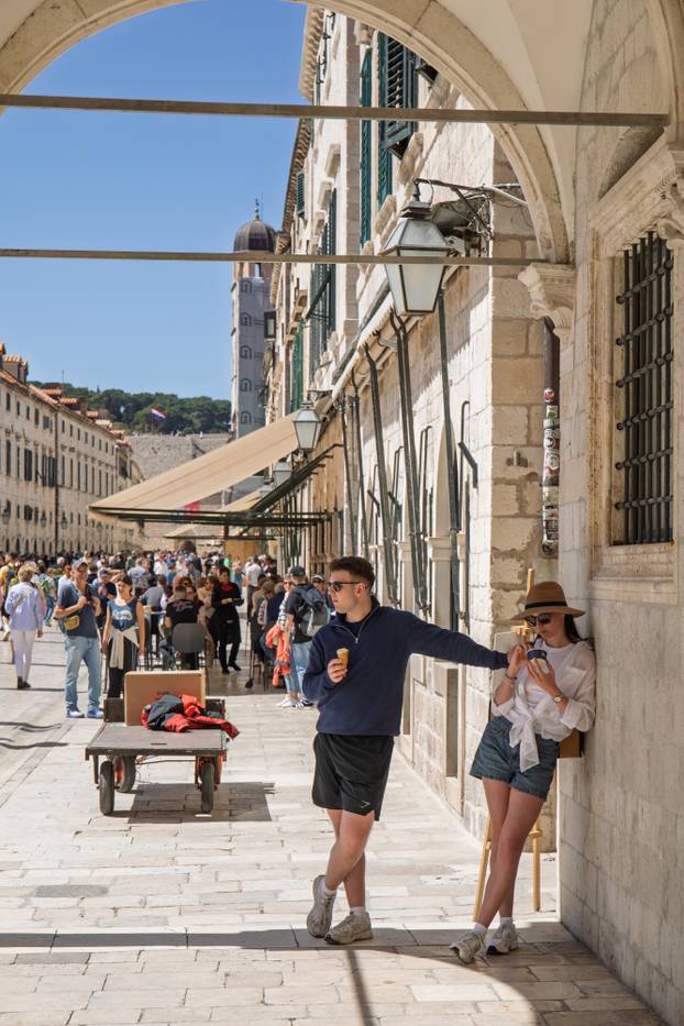 Dubrovnik: Velik broj turista za uskrsne blagdane u gradu