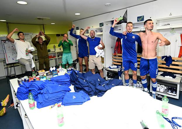 Zagreb: Slavlje dinamovaca u svlačionici nakon što su osigurali još jedan nastup u Ligi prvaka