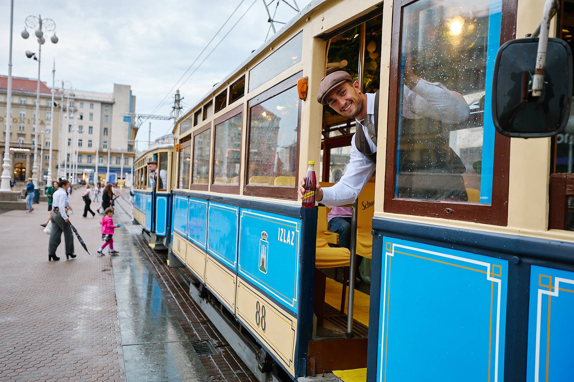 Ulovi SIP'n'SLIDE tramvaj i uživaj u besplatnoj  vožnji uz ukusno osvježenje