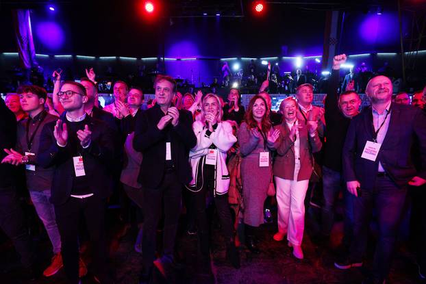 Zagreb: Slavlje u stožeru Zorana Milanovića nakon prvih izlaznih anketa