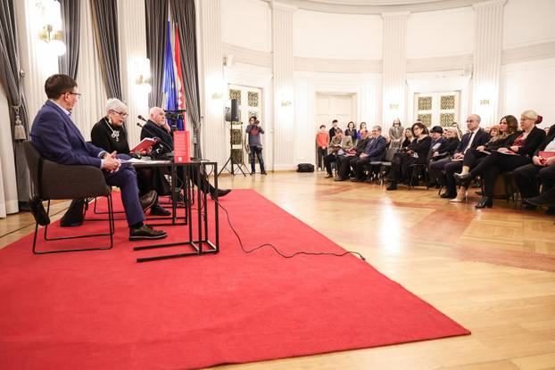 Zagreb: Promocija knjige Žene koje mašu rukama Jadranke Kosor