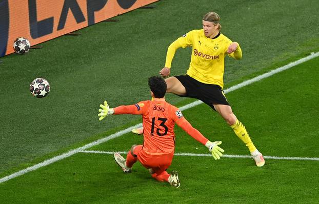 Champions League - Round of 16 Second Leg - Borussia Dortmund v Sevilla
