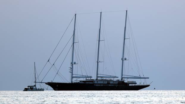 Jeff Bezos i zaru?nica otputovali u Italiju, jahte ostale u Hrvatskoj