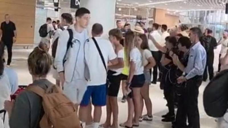 UŽIVO Hajdukovci sletjeli u zračnu luku, na Poljudu doček