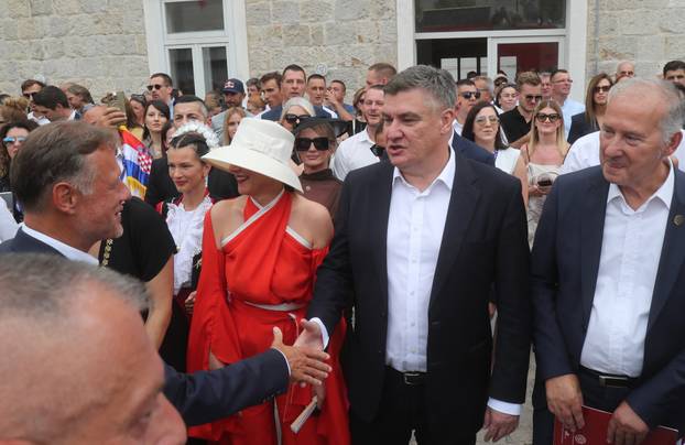 Sinj: Visoki drzavni uzvanici na prijemu u alkarskim dvorima povodom 310. Sinjske alke