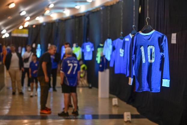 Zagreb: Izložba starih Dinamovih dresova u Ciboni