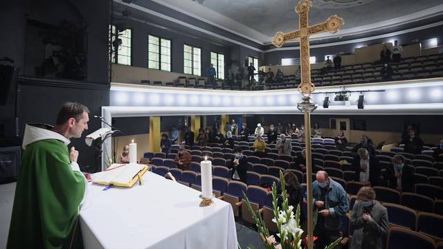 Zbog oštećene Katedrale mise Franjevaca služe se u Komediji