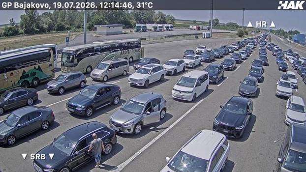 FOTO Kraj vikenda donosi velike gužve! U smjeru Zagreba kolona je već 8 km:   Pripremite živce...