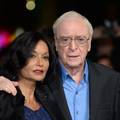 Michael Caine vodi ženu na sva snimanja: 'Pazi da ju ne varam'