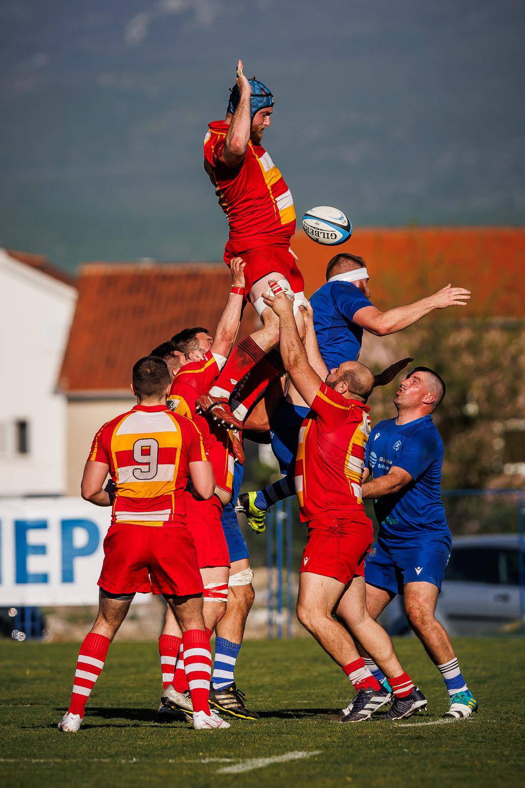 Predsjednik Milanović posjetio Sinj i pogledao  rugby utakmicu između klubova Sinj i Mladost 