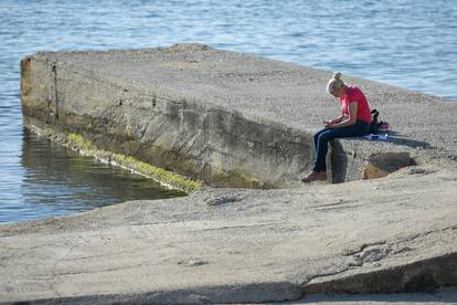 Zadar: Sunčan i ugodan dan uz more neki iskoristili i za kupanje