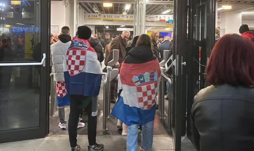 Ulazi otvoreni: Fanovi sti&zcaron;u na Thompsonov koncert u Areni