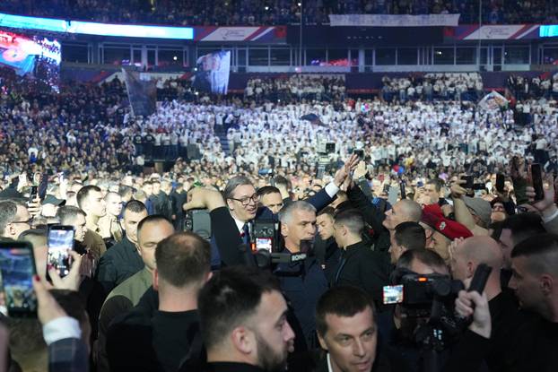 U Beogradskoj Areni održan je skup Srpske napredne stranke "Srbija - naša obitelj"
