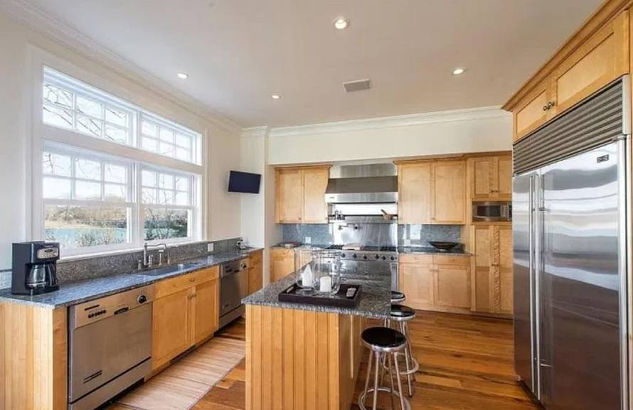 Rihanna unajmila luksuznu vilu: Mjesečno je plaća 2,7 mil. kuna