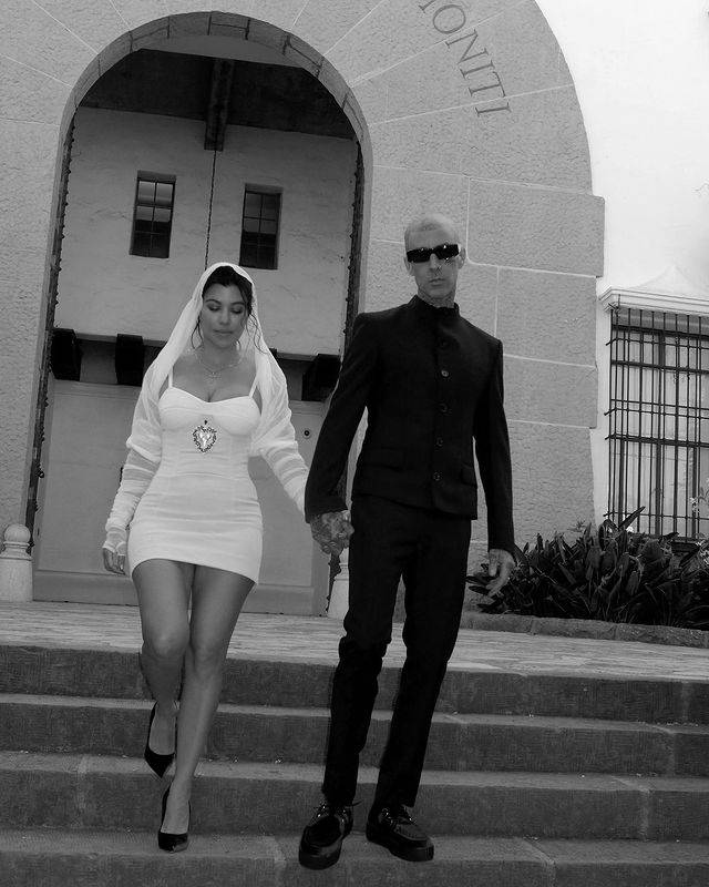 Kardashianka i Travis podijelili crno-bijele fotke s vjenčanja: 'Dok nas smrt ne rastavi...'