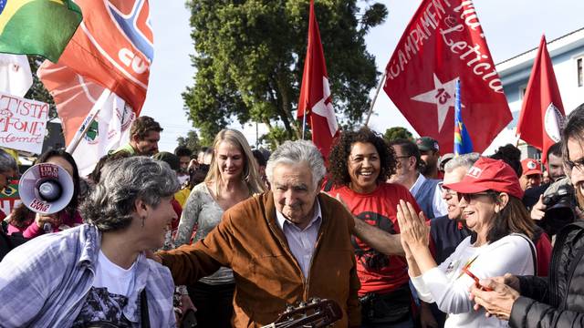 Ex-president visits Lula in Brazilian prison
