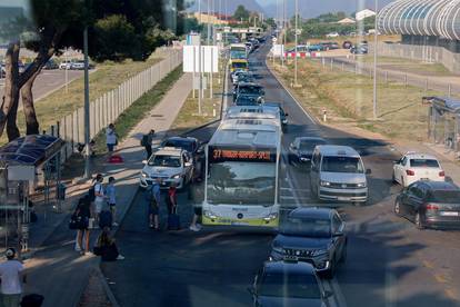 FOTO Partijaneri stižu u Split na Ultru! Gužva je u zračnoj luci...