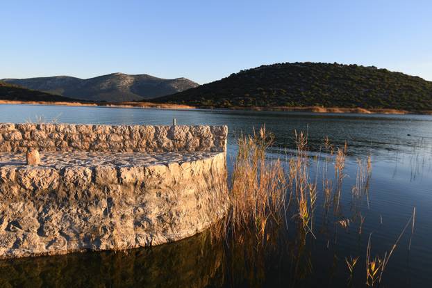 Bajkovito jesensko jutro u Parku prirode Vransko Jezero