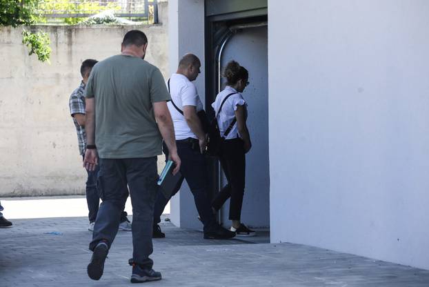 Zagreb: Policijski očevid još uvijek traje gdje su sinoć u ulici Črna voda ubijeni muškarac i žena