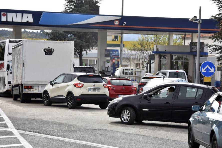 Šibenik: Gužve na benzinskim postajama zbog najavljenog poskupljenja