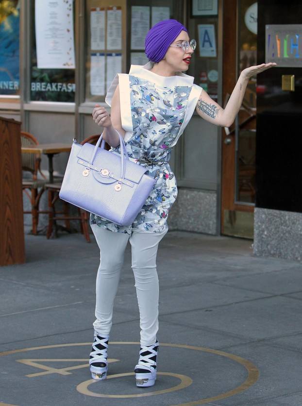 New York: Lady Gaga odlazi iz svog doma 