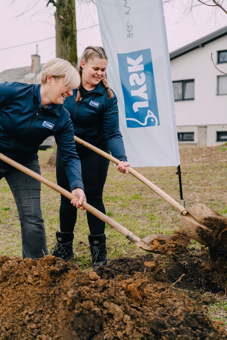 „JYSK za moj zeleni grad“: nove sadnice lipe i jasena uljepšale park i šetnicu u Kutini