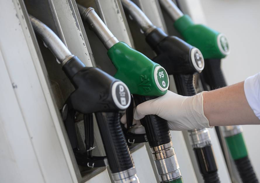 Od ponoći skuplje gorivo - dizel za 10 lipa, a Eurosuper za 3 lipe