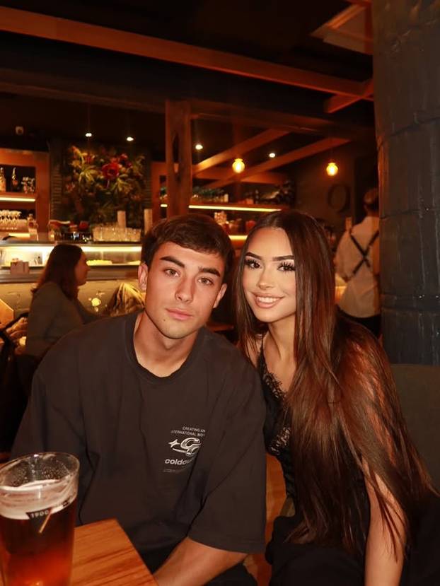 FOTO Tko je ova tajanstvena ljepotica? Društvene mreže gore zbog fotki u oskudnom bikiniju