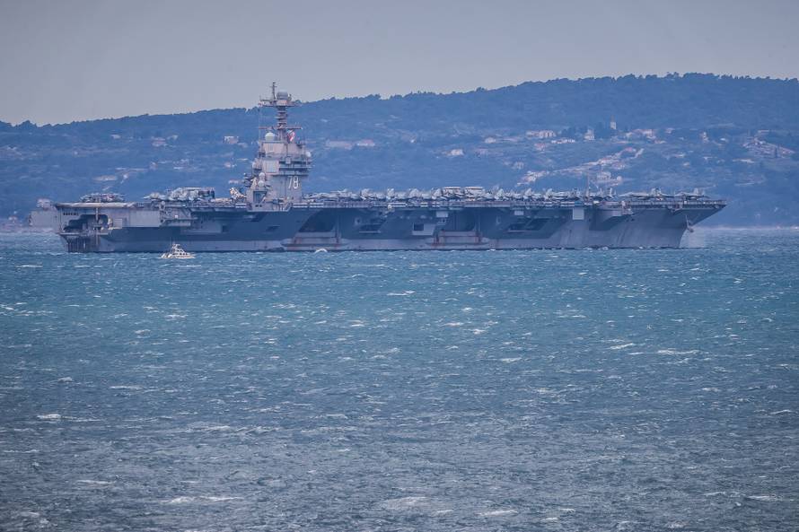 Odlazak nosača zrakoplova USS Gerald Ford iz akvatorija Splita