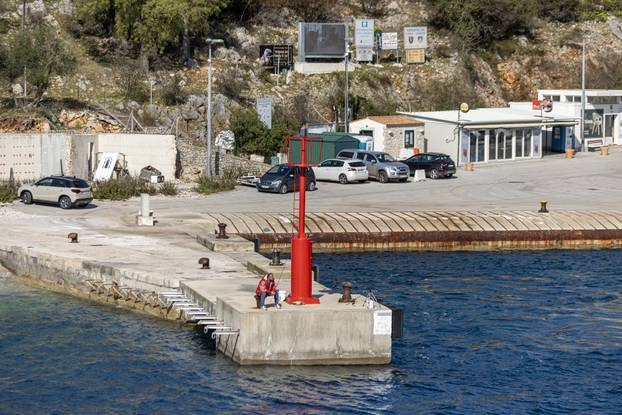 Cres: Trajektna luka Porozina