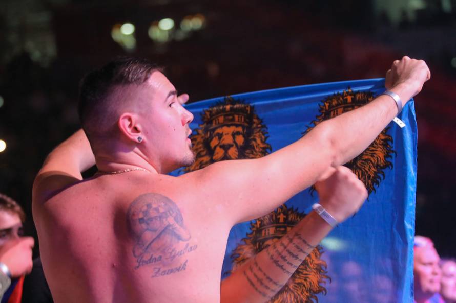 Frankfurt gorio do pet ujutro: 'Na Grdovićev hit trgali majice'